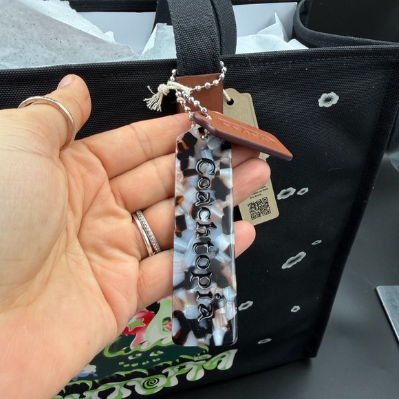 Coach Tote With This Is Coachtopia Print - Picture 7 of 8